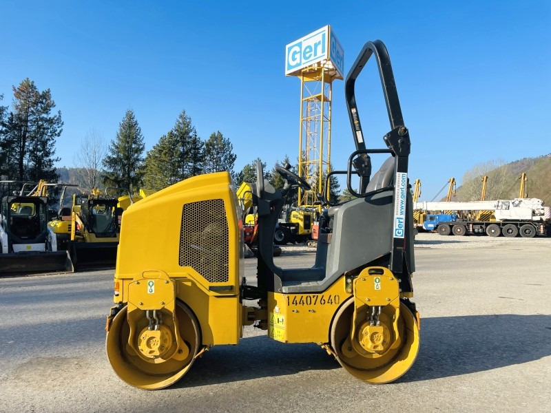 Caterpillar CB14B (3399) - Каток: фото 1 Caterpillar CB14B (3399) - Каток: фото 1