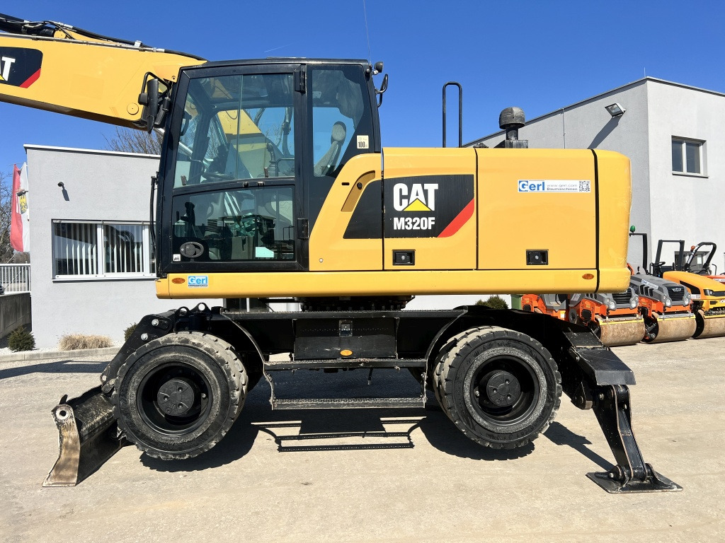 Caterpillar M 320 F (111527) - Колёсный экскаватор: фото 2 Caterpillar M 320 F (111527) - Колёсный экскаватор: фото 2