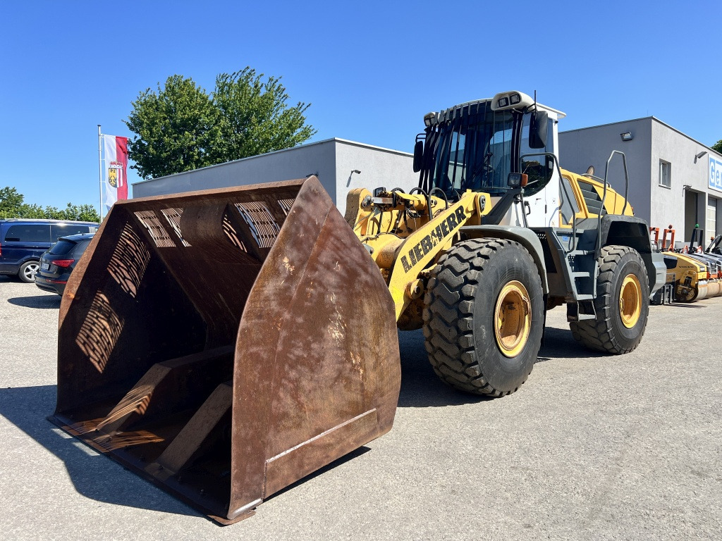 Liebherr L 556 (111583) - Колёсный погрузчик: фото 3 Liebherr L 556 (111583) - Колёсный погрузчик: фото 3