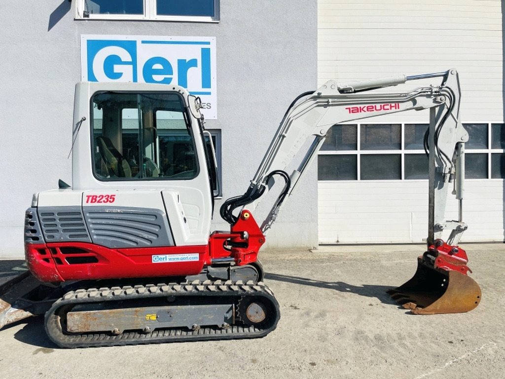 Takeuchi TB235 (3968) - Мини-экскаватор: фото 2 Takeuchi TB235 (3968) - Мини-экскаватор: фото 2