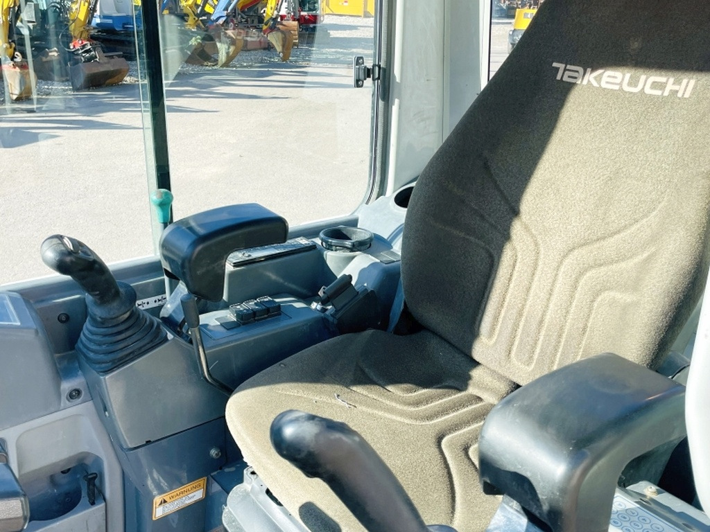 Takeuchi TB235 (3969) - Мини-экскаватор: фото 5 Takeuchi TB235 (3969) - Мини-экскаватор: фото 5