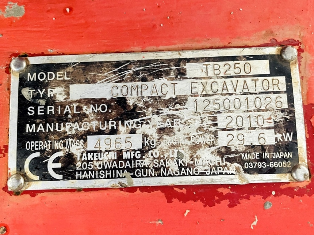 Takeuchi TB250 (3990) - Мини-экскаватор: фото 3 Takeuchi TB250 (3990) - Мини-экскаватор: фото 3