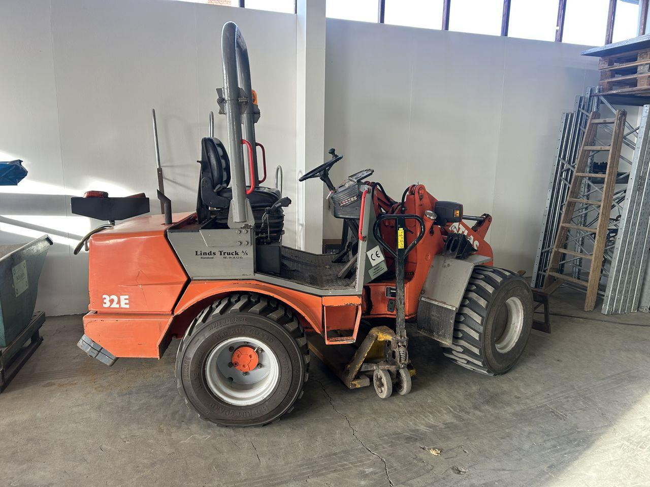 Atlas AR32E - Компактный фронтальный погрузчик: фото 2 Atlas AR32E - Компактный фронтальный погрузчик: фото 2