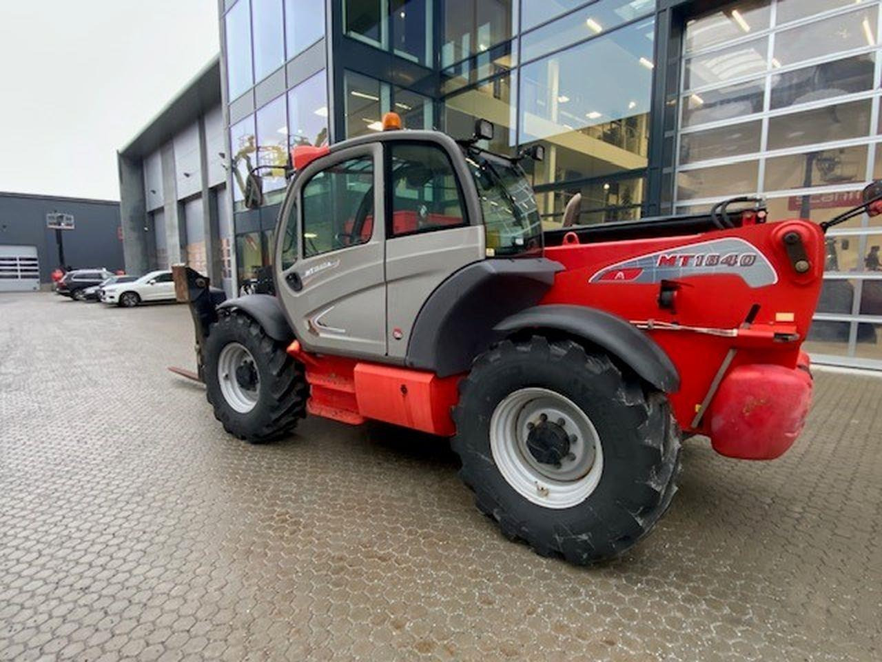 MT1840A ST3B - Телескопический погрузчик: фото 2 MT1840A ST3B - Телескопический погрузчик: фото 2