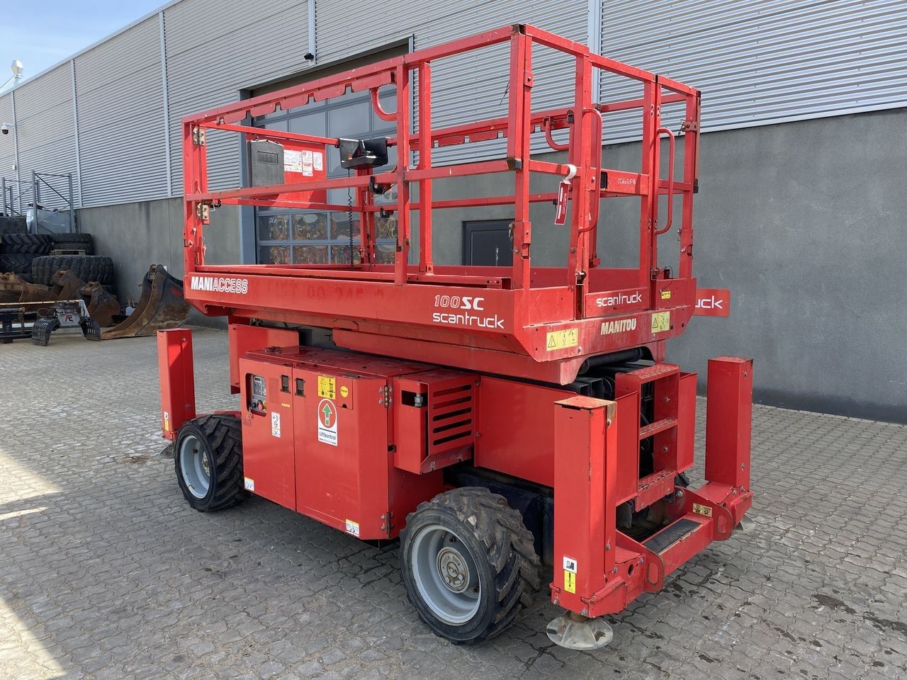 Manitou 100SC - Ножничный подъемник: фото 2 Manitou 100SC - Ножничный подъемник: фото 2