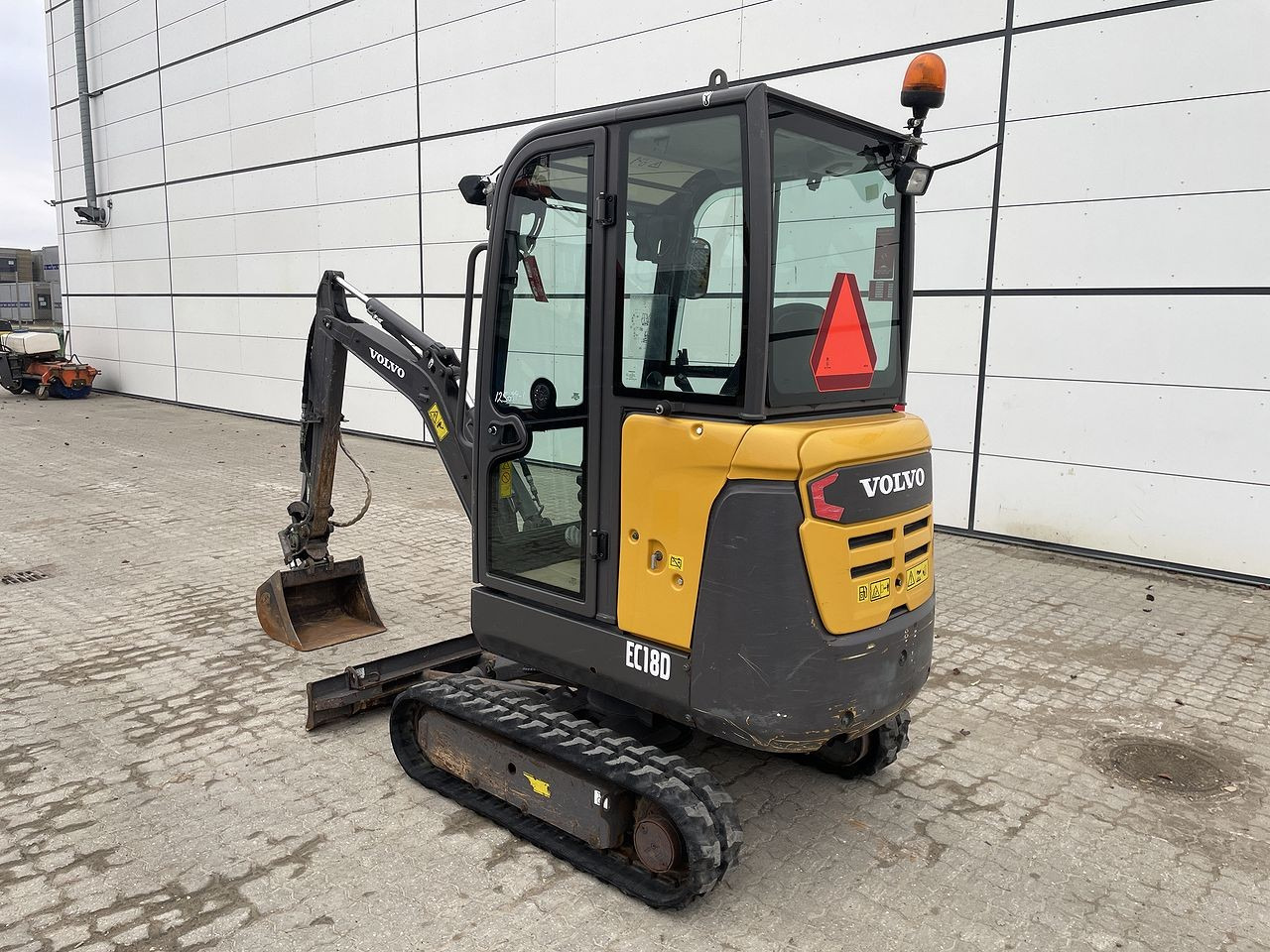 Volvo EC18D - Мини-экскаватор: фото 2 Volvo EC18D - Мини-экскаватор: фото 2