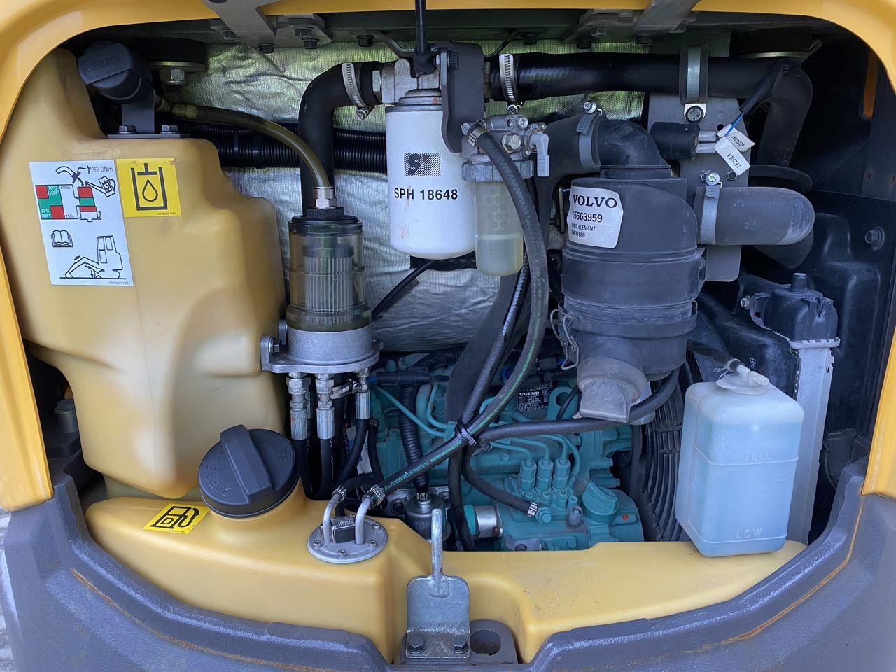 Мини-экскаватор Volvo ECR25: фото 8