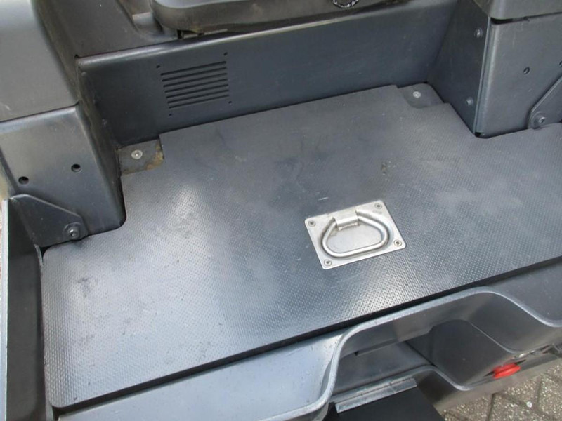 Linde P 60 - Складской тягач: фото 4 Linde P 60 - Складской тягач: фото 4