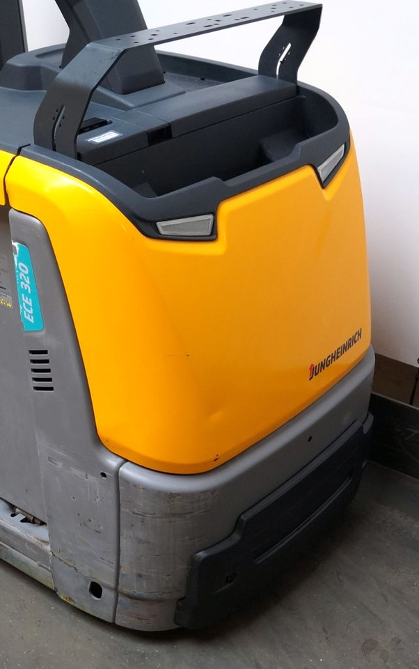 Jungheinrich ECE320 - Сборщик заказов: фото 4 Jungheinrich ECE320 - Сборщик заказов: фото 4