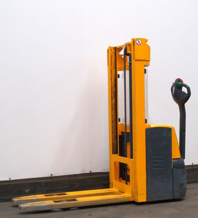 Jungheinrich EJC110 - Штабелер: фото 1 Jungheinrich EJC110 - Штабелер: фото 1