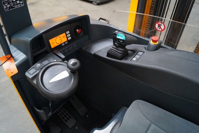 Jungheinrich ETV214 - Ричтрак: фото 3 Jungheinrich ETV214 - Ричтрак: фото 3