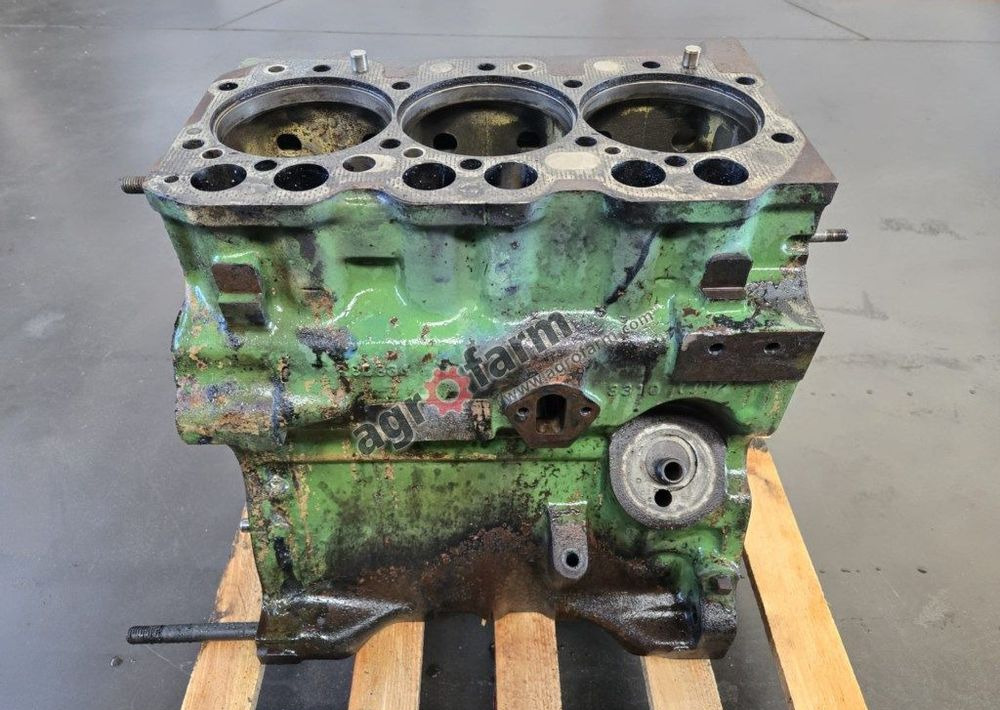 Blok silnika John Deere 1950 1850 1750 1550 1350 - Двигатель для Грузовиков: фото 1 Blok silnika John Deere 1950 1850 1750 1550 1350 - Двигатель для Грузовиков: фото 1