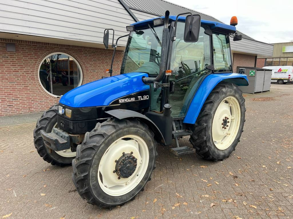 New Holland TL 90 trekker - Трактор: фото 1 New Holland TL 90 trekker - Трактор: фото 1