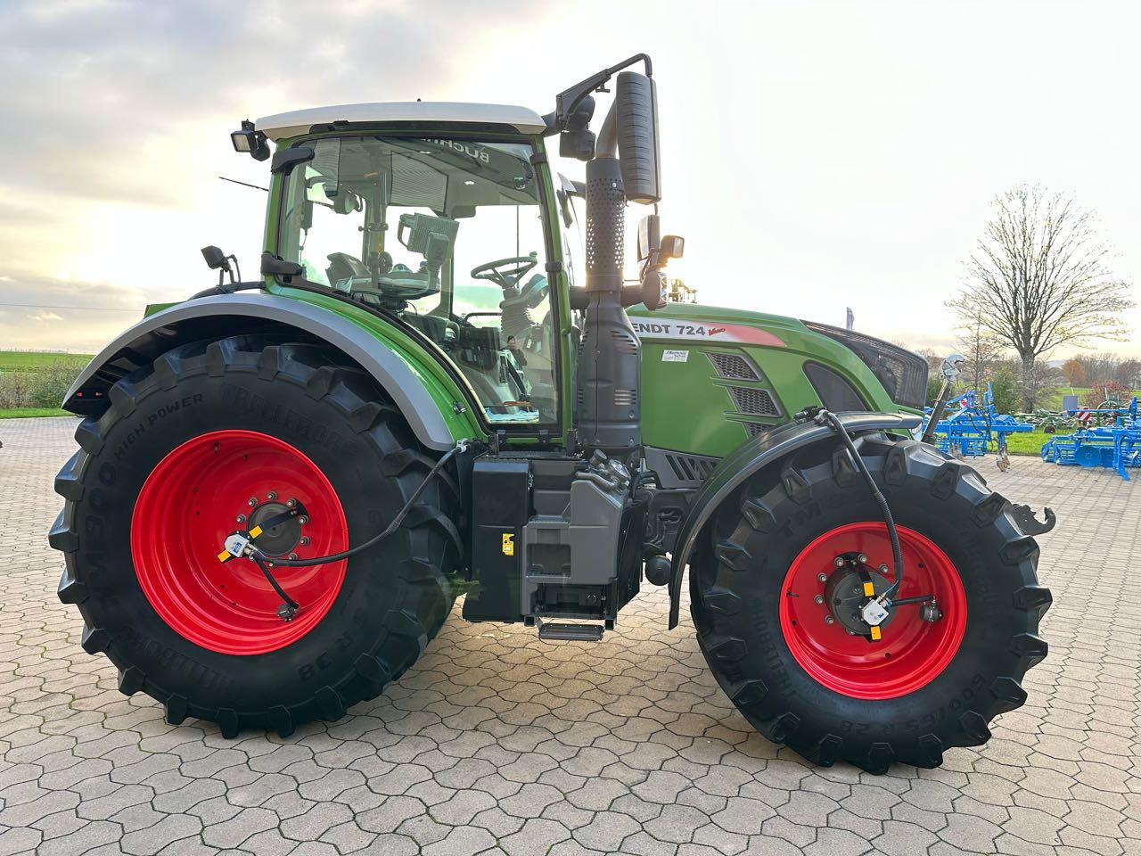 Fendt 724 Vario S4ProfiPlus - Трактор: фото 4 Fendt 724 Vario S4ProfiPlus - Трактор: фото 4