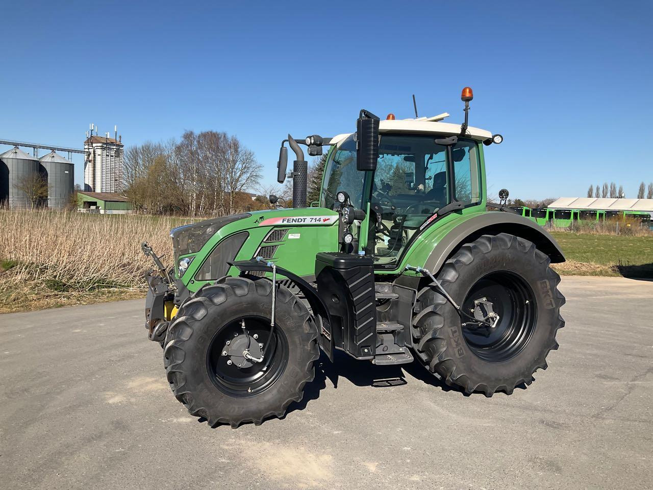 Fendt Vario 714 SCR Profi Plus - Трактор: фото 1 Fendt Vario 714 SCR Profi Plus - Трактор: фото 1