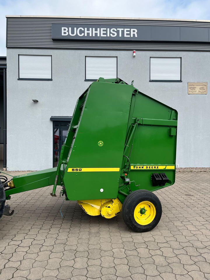 John Deere 550 - Пресс-подборщик рулонный: фото 1 John Deere 550 - Пресс-подборщик рулонный: фото 1