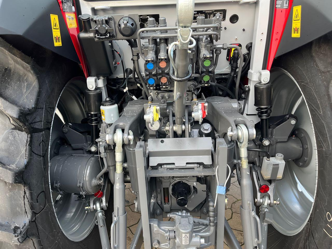 Massey Ferguson 5M.115 Dyna-4 Essential - Трактор: фото 5 Massey Ferguson 5M.115 Dyna-4 Essential - Трактор: фото 5