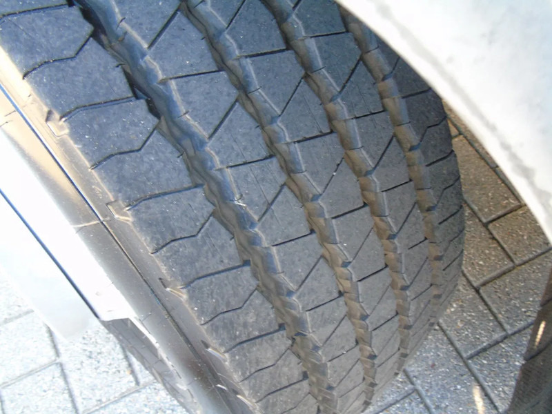 Грузовик с закрытым кузовом Iveco Eurocargo 150E24 + MANUAL + 177KM: фото 11