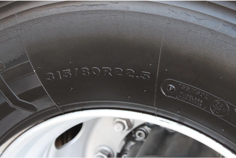 Фото интерьера 1: Грузовик с закрытым кузовом Mercedes-Benz Antos reserved!! 1839 + EURO 6