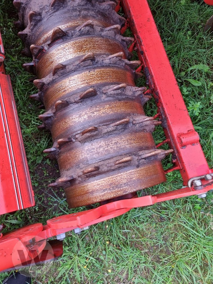 Kuhn HR 303 D + Venta EC 300 - Активная борона: фото 3 Kuhn HR 303 D + Venta EC 300 - Активная борона: фото 3