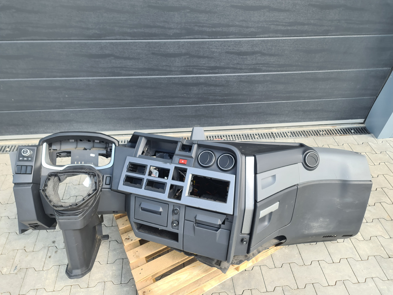 RENAULT RANGE T / COMPLETE DASHBOARD - Приборная панель: фото 1 RENAULT RANGE T / COMPLETE DASHBOARD - Приборная панель: фото 1