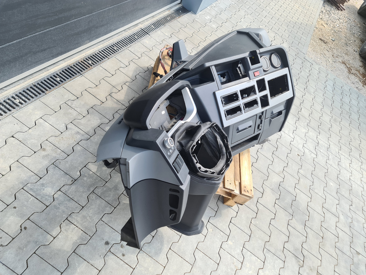 RENAULT RANGE T / COMPLETE DASHBOARD - Приборная панель: фото 2 RENAULT RANGE T / COMPLETE DASHBOARD - Приборная панель: фото 2