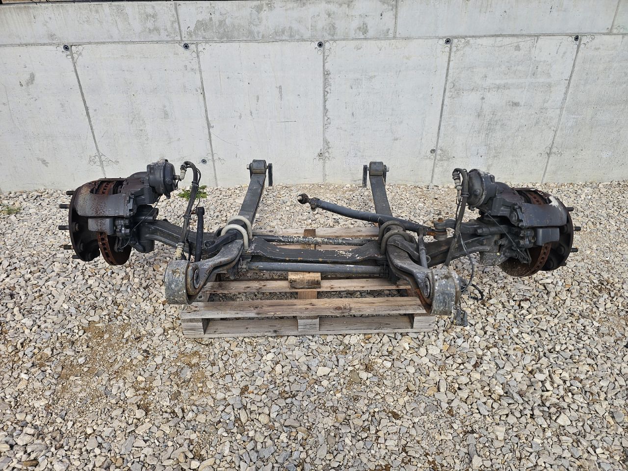 RENAULT RANGE T EURO 6 / COMPLETE FRONT AXLE - Передняя ось: фото 2 RENAULT RANGE T EURO 6 / COMPLETE FRONT AXLE - Передняя ось: фото 2