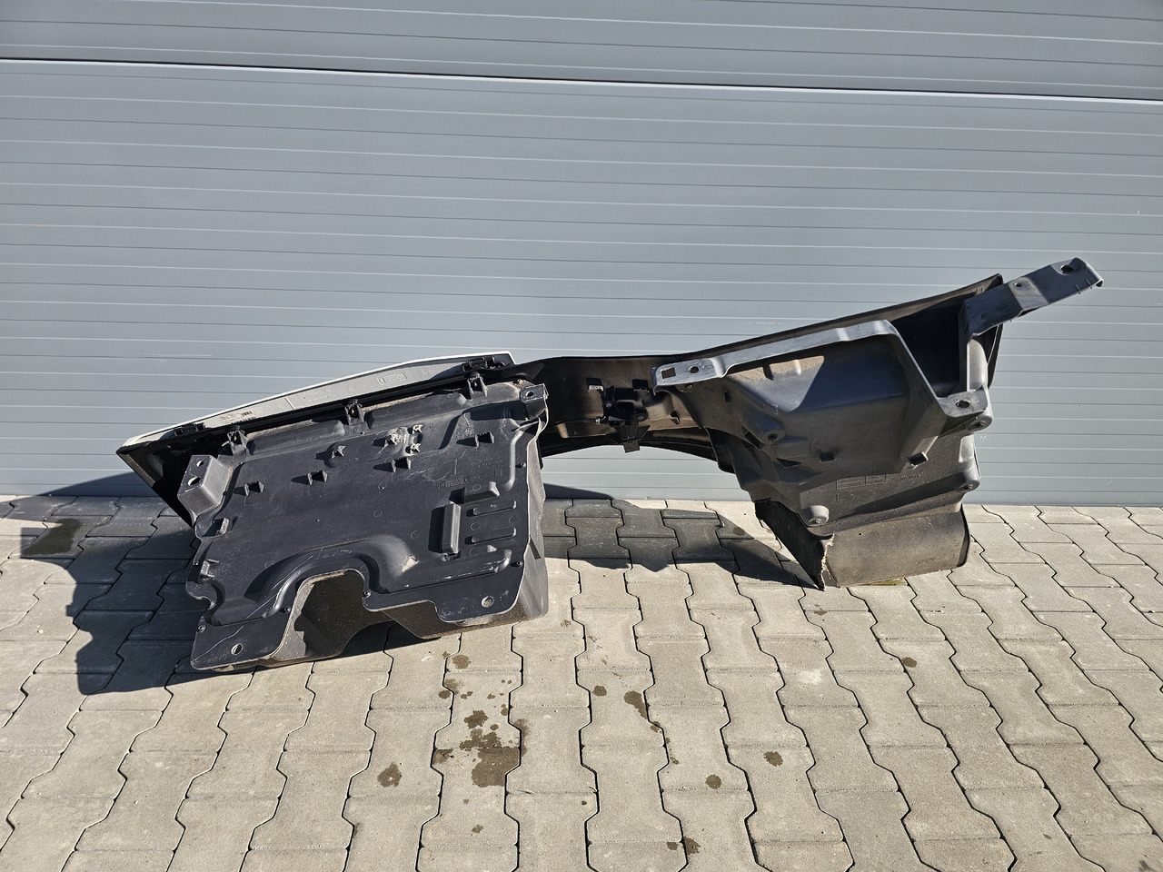 RENAULT RANGE T / HIGH CAB / LEFT FOOTSTEP / 82244459 - Боковая подножка: фото 4 RENAULT RANGE T / HIGH CAB / LEFT FOOTSTEP / 82244459 - Боковая подножка: фото 4