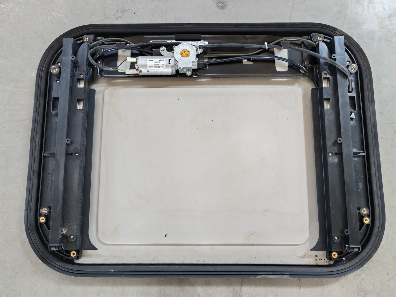 RENAULT RANGE T / SUNROOF / 7484505331 - Стекло и запчасти: фото 2 RENAULT RANGE T / SUNROOF / 7484505331 - Стекло и запчасти: фото 2