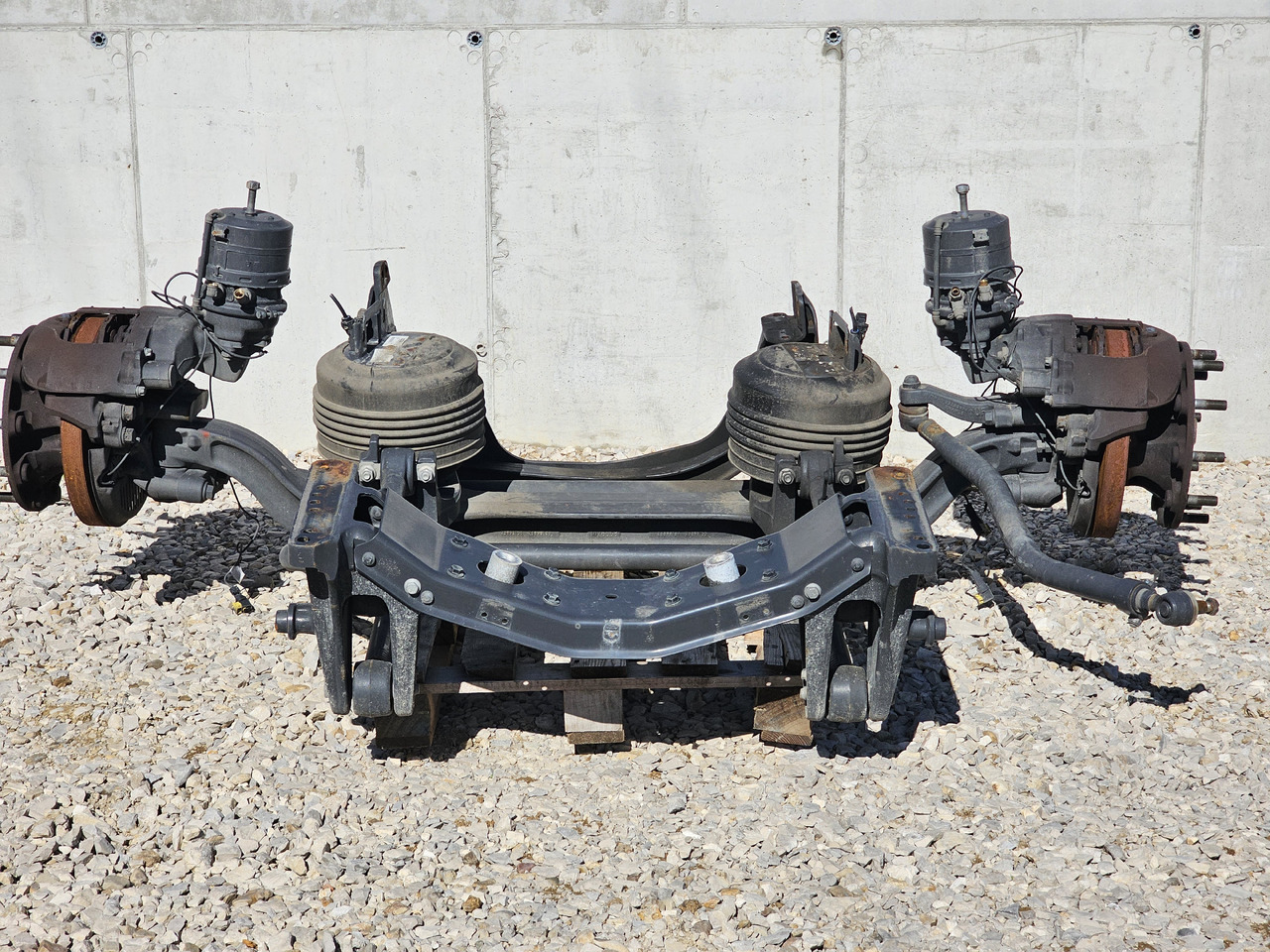 VOLVO FH5 FM5 / FRONT AIR SUNSPENSION - Передняя ось: фото 1 VOLVO FH5 FM5 / FRONT AIR SUNSPENSION - Передняя ось: фото 1