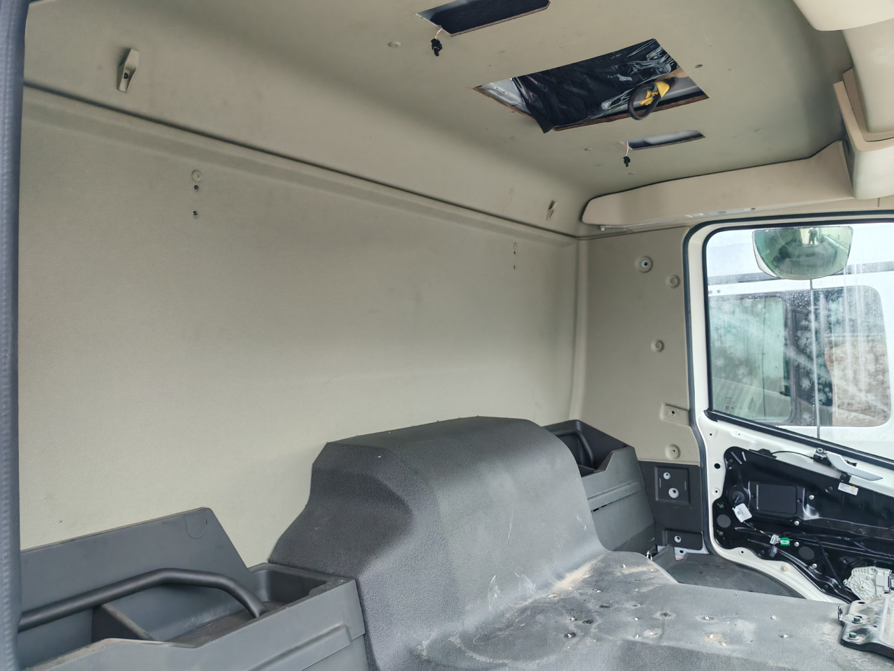 Новый Кабина VOLVO FM5 FMX LOW DAY CAB CABINE / COLOR: 91107 / BRAND NEW: фото 13