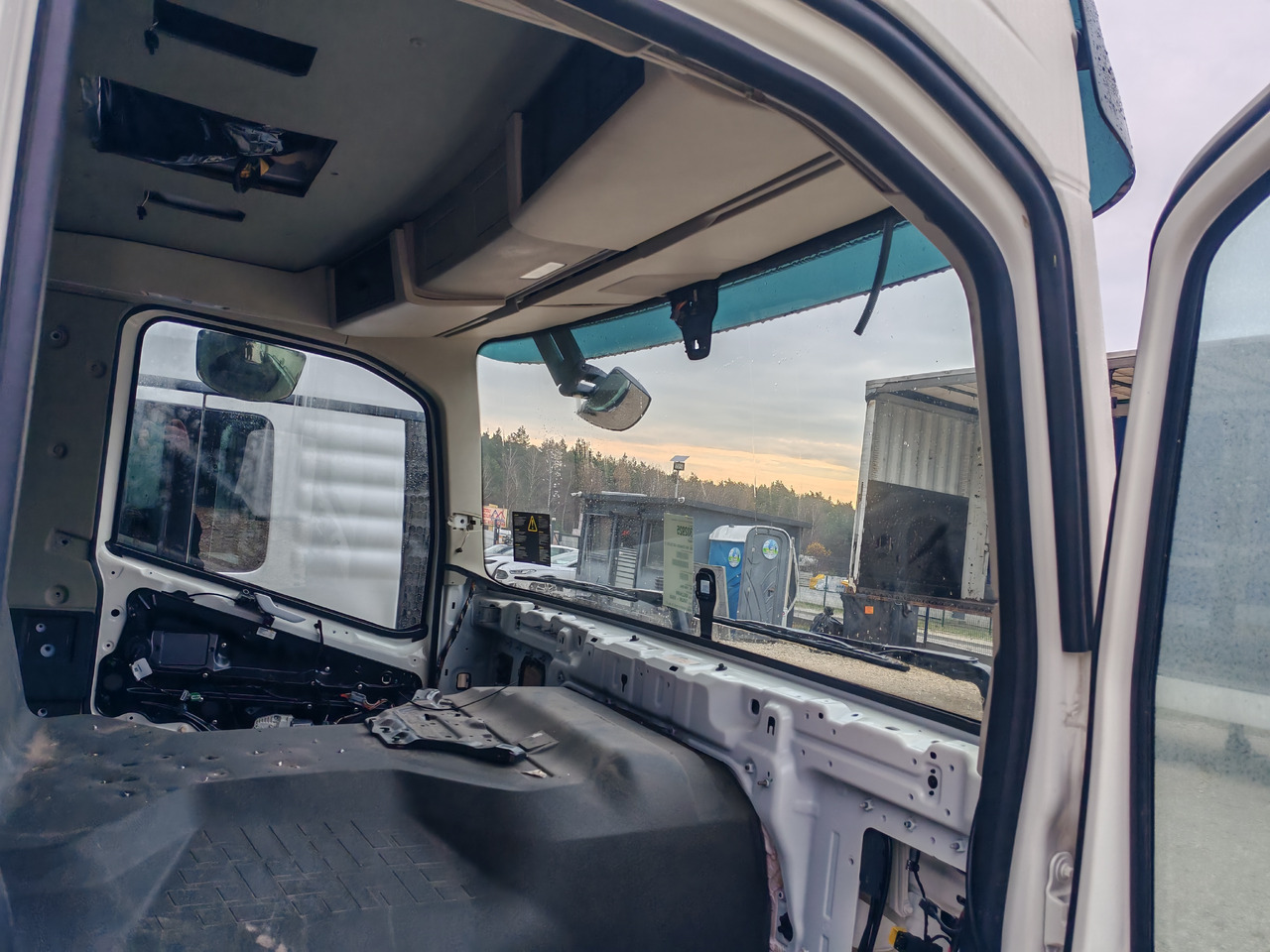 Новый Кабина VOLVO FM5 FMX LOW DAY CAB CABINE / COLOR: 91107 / BRAND NEW: фото 12