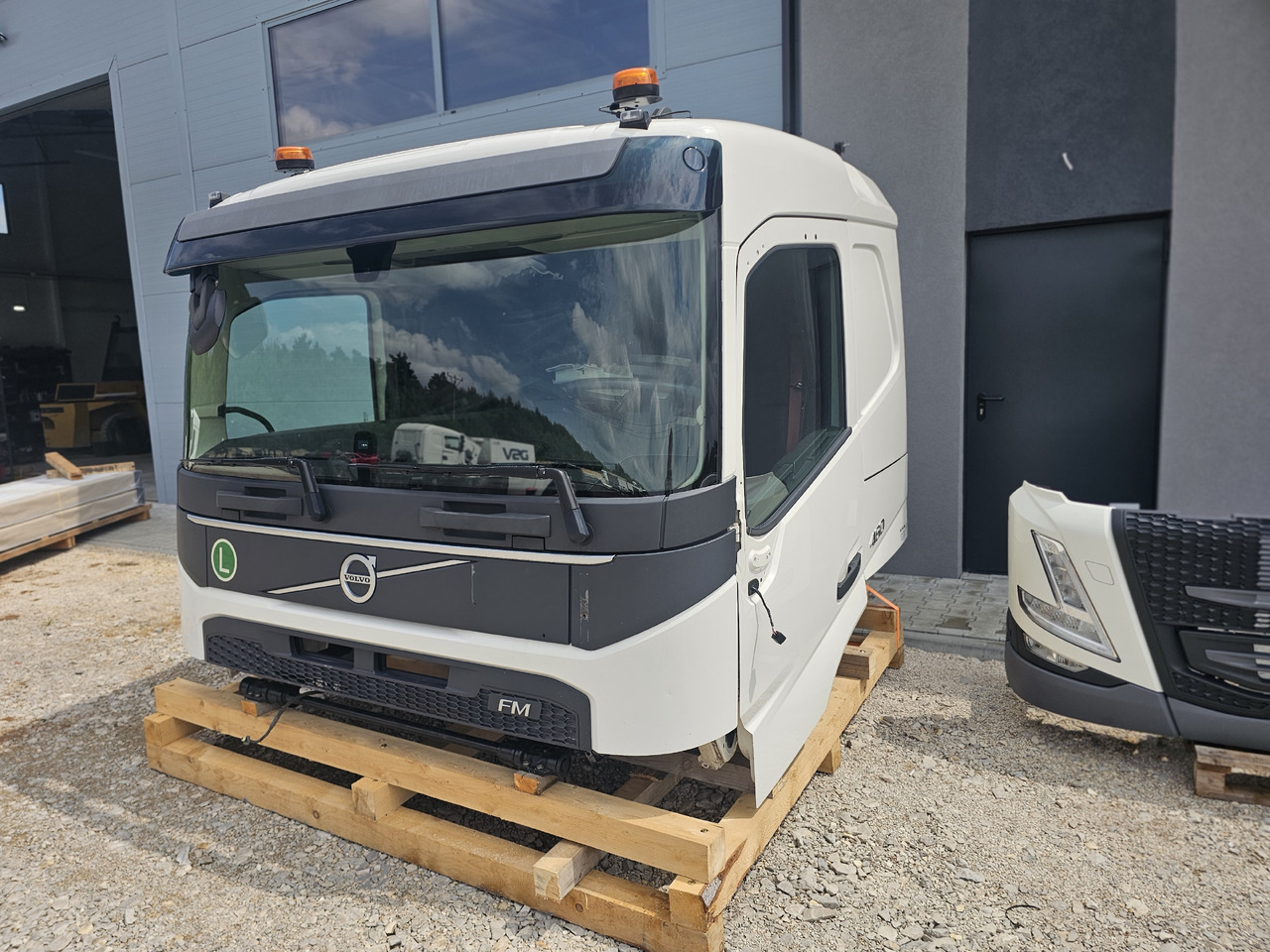 VOLVO FM5 LOW ROOF / L2 H1 / COMPLETE CAB / 2022 - Кабина: фото 1 VOLVO FM5 LOW ROOF / L2 H1 / COMPLETE CAB / 2022 - Кабина: фото 1