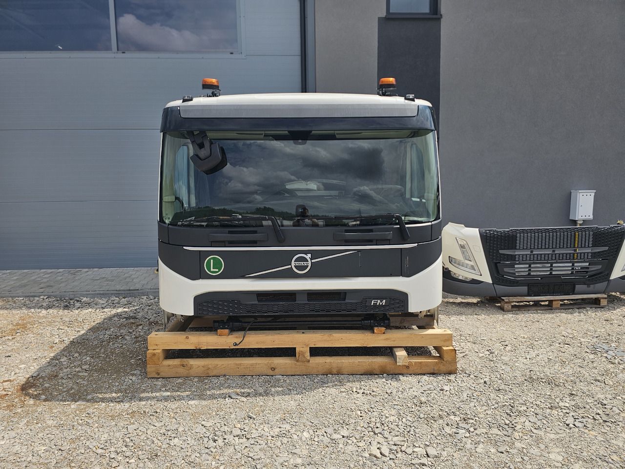 VOLVO FM5 LOW ROOF / L2 H1 / COMPLETE CAB / 2022 - Кабина: фото 3 VOLVO FM5 LOW ROOF / L2 H1 / COMPLETE CAB / 2022 - Кабина: фото 3