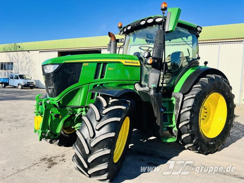 John Deere 6R 250 - Трактор: фото 1 John Deere 6R 250 - Трактор: фото 1