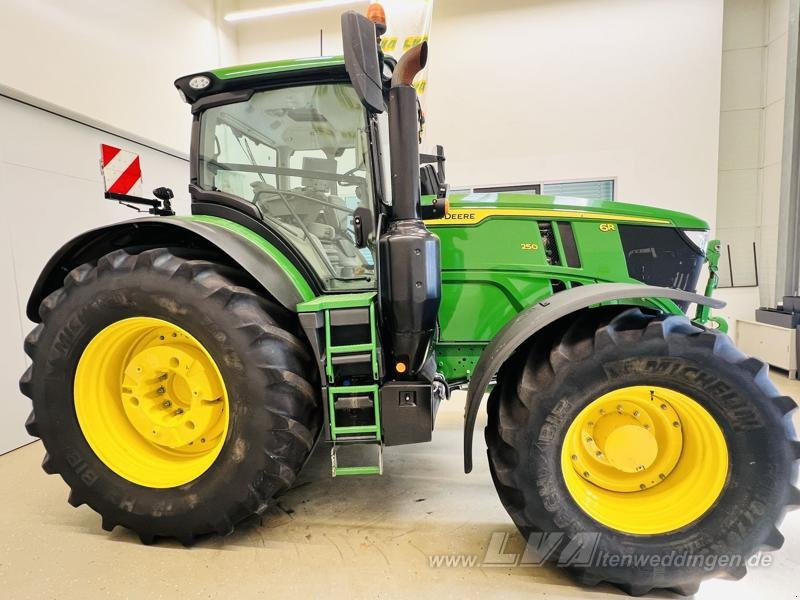 John Deere 6R 250 - Трактор: фото 5 John Deere 6R 250 - Трактор: фото 5