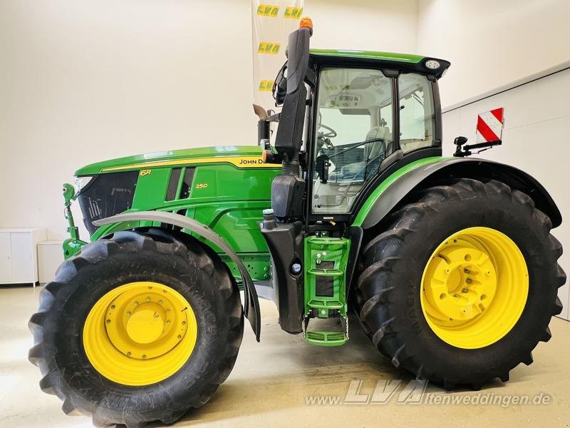 John Deere 6R 250 - Трактор: фото 4 John Deere 6R 250 - Трактор: фото 4