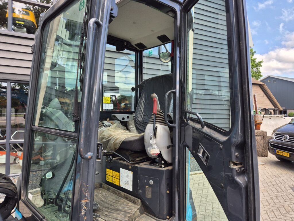 Мини-экскаватор AIRMANN AX33U mididigger: фото 18 Мини-экскаватор AIRMANN AX33U mididigger: фото 18