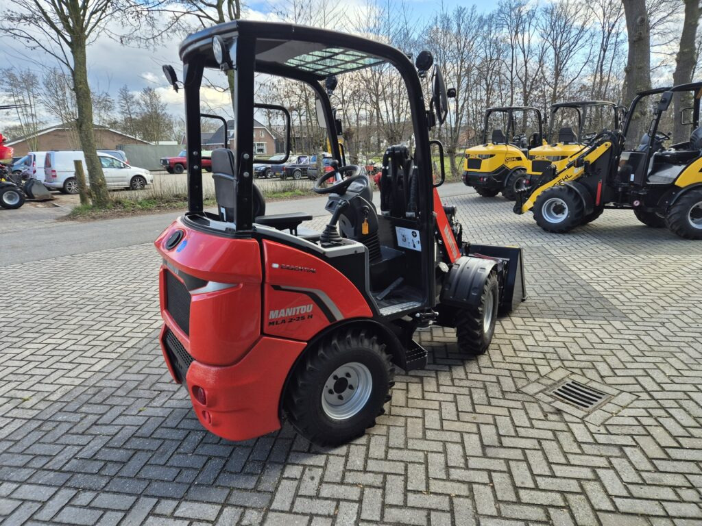 MANITOU MLA 2-25H miniloader - Компактный фронтальный погрузчик: фото 3 MANITOU MLA 2-25H miniloader - Компактный фронтальный погрузчик: фото 3