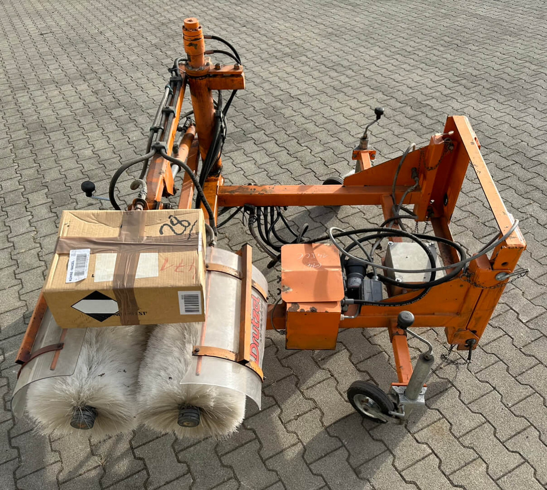 Unimog Leitpfostenwaschgerät Drutzel LWG-U-300 - Щетка: фото 2 Unimog Leitpfostenwaschgerät Drutzel LWG-U-300 - Щетка: фото 2