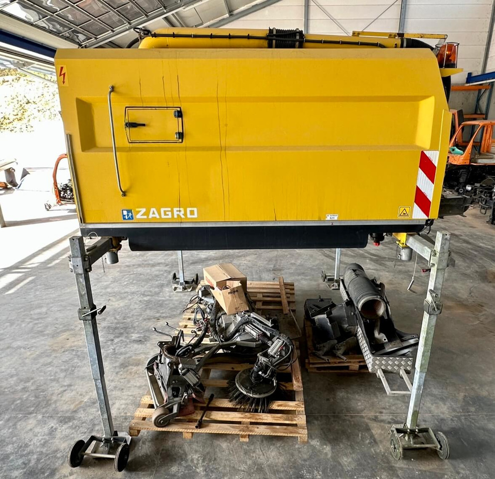 Запчасти для Подметально-уборочных машин Unimog Aufbaukehrmaschine Trilety SK-370: фото 7