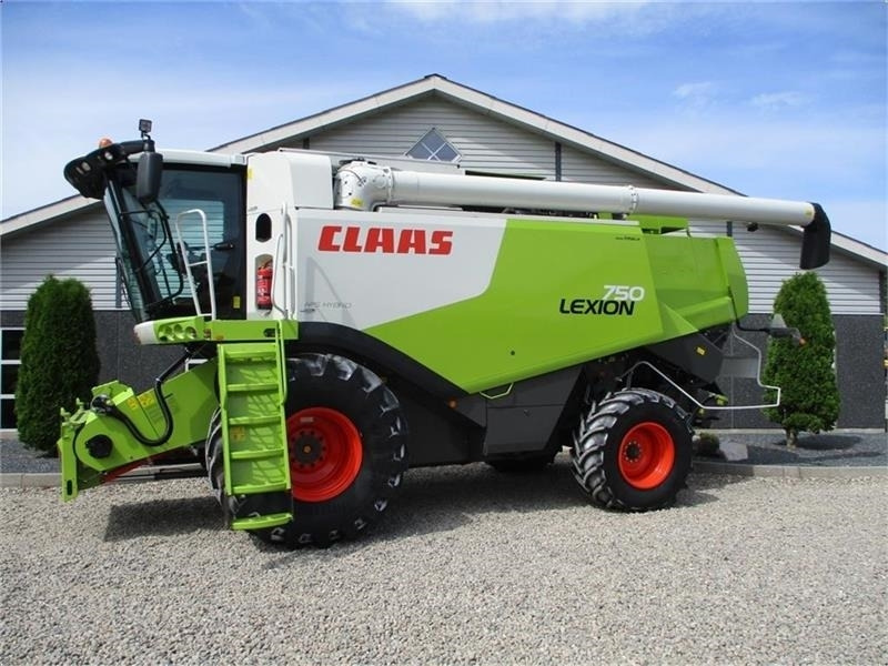 Claas LEXION 750 Gårdmaskine med kun 1480timer og V900 s - Зерноуборочный комбайн: фото 1 Claas LEXION 750 Gårdmaskine med kun 1480timer og V900 s - Зерноуборочный комбайн: фото 1