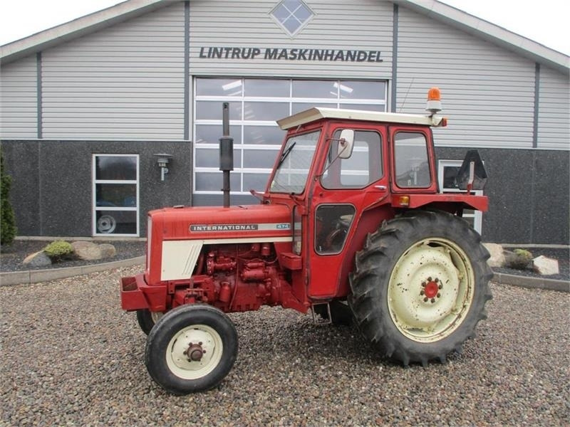 Трактор IH 474 En ejers traktor med lukket kabine på: фото 1