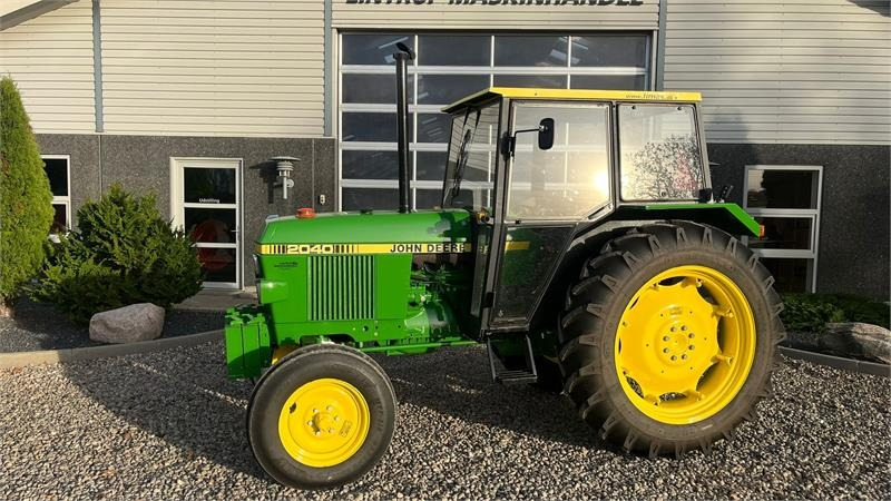 John Deere 2040 Med nye dæk hele vejen rundt - Трактор: фото 1 John Deere 2040 Med nye dæk hele vejen rundt - Трактор: фото 1