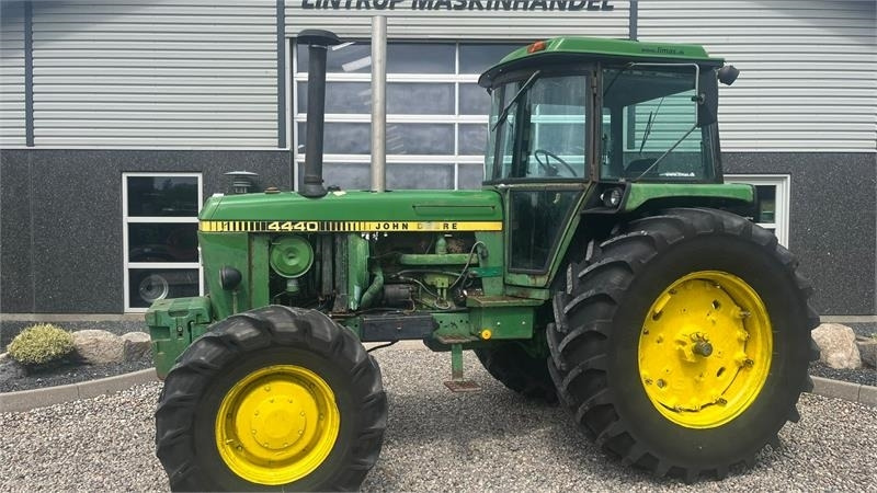 John Deere 4430 Med Powershift - Трактор: фото 1 John Deere 4430 Med Powershift - Трактор: фото 1