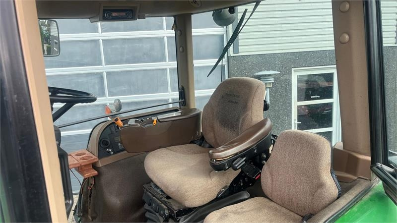 Трактор John Deere 8230 Med frontlift: фото 6 Трактор John Deere 8230 Med frontlift: фото 6