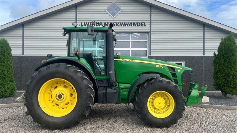 Трактор John Deere 8230 Med frontlift: фото 8 Трактор John Deere 8230 Med frontlift: фото 8