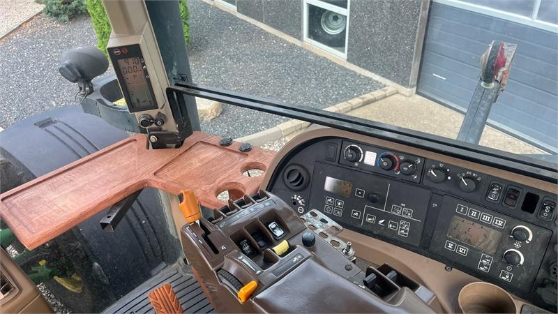 Трактор John Deere 8230 Med frontlift: фото 7 Трактор John Deere 8230 Med frontlift: фото 7