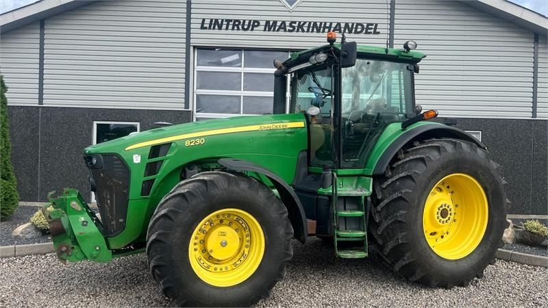 John Deere 8230 Med frontlift - Трактор: фото 1 John Deere 8230 Med frontlift - Трактор: фото 1