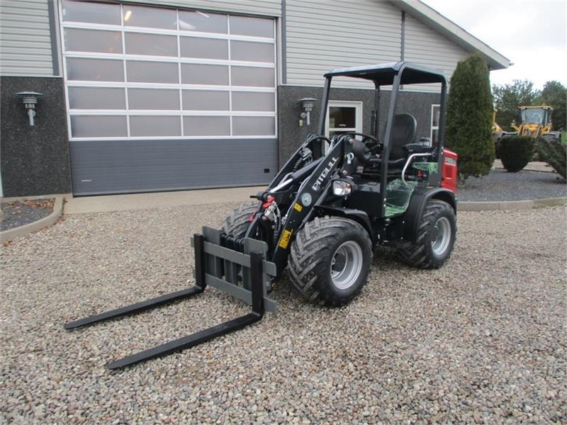 Pitbull X24-26V med lyspakke, 400mm hjulmontering og pall - Компактный фронтальный погрузчик: фото 5 Pitbull X24-26V med lyspakke, 400mm hjulmontering og pall - Компактный фронтальный погрузчик: фото 5